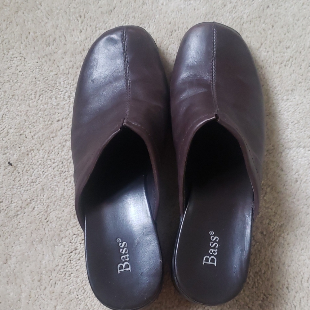 Bass brown leather clog
